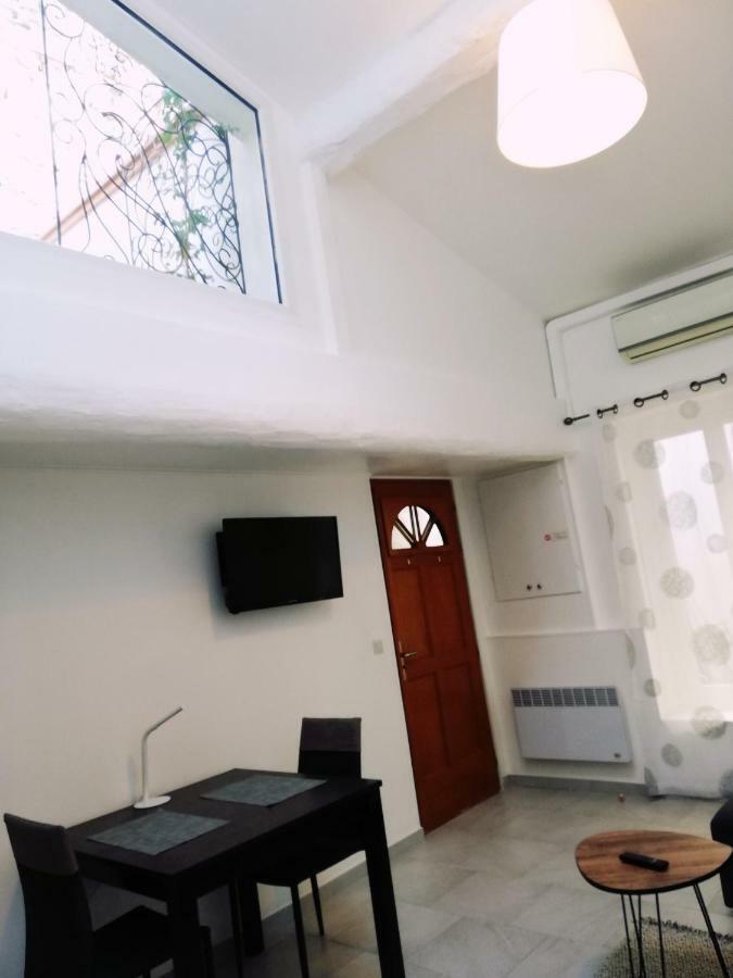 Duplex Denim Apartment Nîmes Exterior photo